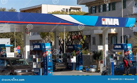 ina gas station